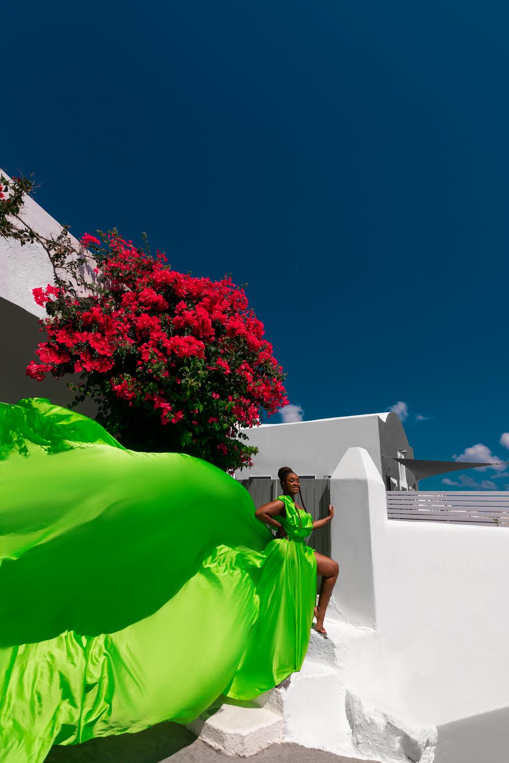 1000-santorinilion-50ed68a64de152f61e6a7edb5fc26954